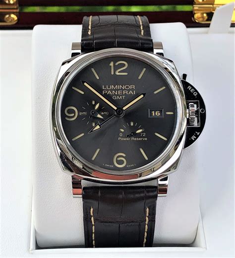 The Panerai Luminor Due 3 Days GMT watch hands 